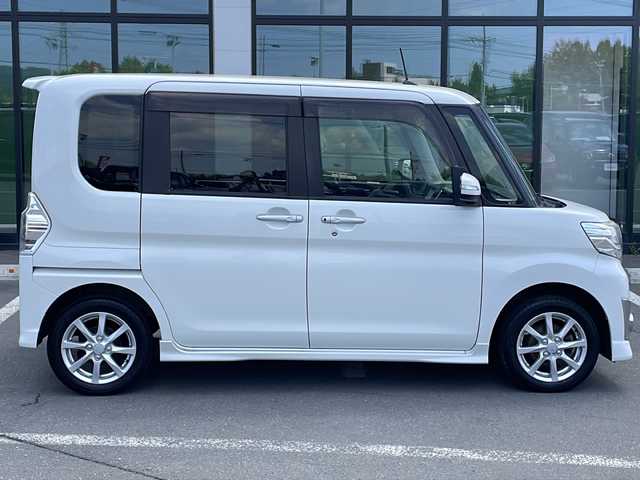 ダイハツ タント カスタム X トップED SA 道東・釧路十勝 2014(平26)年 5.5万km パールホワイトⅢ ・ワ ンオーナー/・4WD/・ 社外ナビ/（AM・FM・CD・DVD・フルセグ・BT）/・バックカメラ/・片側パワースライドドア/・純正エンジンスターター/・革調シートカバー/・スマートキー/・プッシュスタート/・衝突被害軽減ブレーキ/・アイドリングストップ/・純正アルミホイール/・純正LEDヘッドライト/・保証書/・取扱説明書