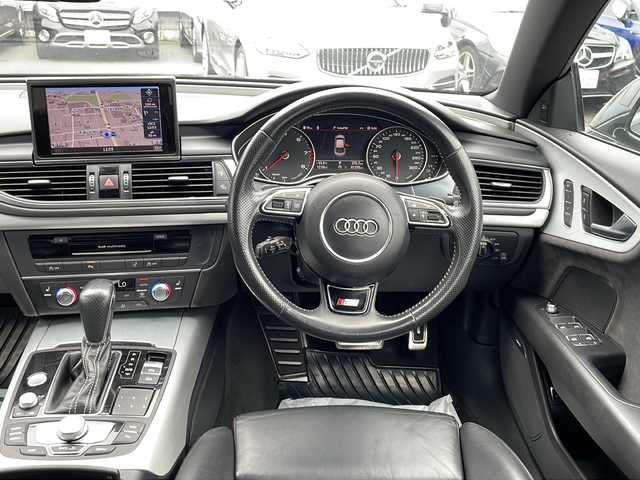 アウディ Ａ７ 東京都 2017(平29)年 8.2万km ミトスブラックメタリック 新車時保証書/取扱説明書 ナビ説明書/アシスタンスパッケージ/Audiアクティブレーンアシスト/Audiサイドアシスト/Audブレーキガード/アダプティブクルーズコントロール/Audiプレセンス/コーナーセンサー/S line パッケージ/電動チルト・テレスコステアリングコラム/S line 3スポークレザーパドルシフト付ステアリング/ヘッドライニングブラック/純正ナビ/フルセグTV/SD/CD/DVD/AUX/BT/バックカメラ ETC【DSRC】/F席シートヒーター付きパワーシート/D席メモリ機能/4ゾーンデラックスオートマチックエアコンディショナー/LEDオートライト/オートハイビーム/スマートキー×2/革巻きシフトノブ/純正19インチアルミ
