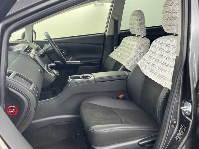 トヨタ プリウス α G 愛知県 2015(平27)年 4.3万km グレーメタリック 7人乗り/純正8インチナビ/（Bluetooth・フルセグテレビ・AM/FM）/バックカメラ/ビルトインETC/ドライブレコーダー/レーダークルーズコントロール(OP)/衝突被害軽減システム(OP)/レーンキープアシスト/ハーフレザーシート/運転席パワーシート/純正16インチアルミホイール/純正LEDヘッドライト/オートマチックハイビーム/スマートキー・プッシュスタート