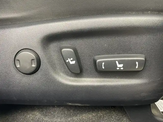 トヨタ プリウス α G 愛知県 2015(平27)年 4.3万km グレーメタリック 7人乗り/純正8インチナビ/（Bluetooth・フルセグテレビ・AM/FM）/バックカメラ/ビルトインETC/ドライブレコーダー/レーダークルーズコントロール(OP)/衝突被害軽減システム(OP)/レーンキープアシスト/ハーフレザーシート/運転席パワーシート/純正16インチアルミホイール/純正LEDヘッドライト/オートマチックハイビーム/スマートキー・プッシュスタート