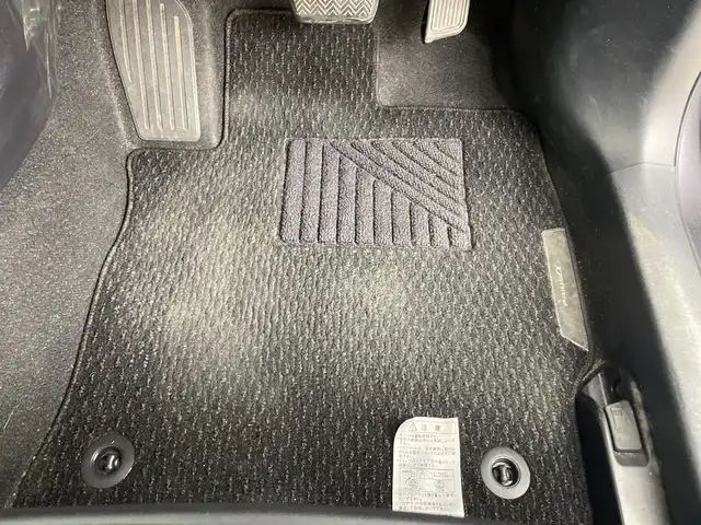 トヨタ プリウス α G 愛知県 2015(平27)年 4.3万km グレーメタリック 7人乗り/純正8インチナビ/（Bluetooth・フルセグテレビ・AM/FM）/バックカメラ/ビルトインETC/ドライブレコーダー/レーダークルーズコントロール(OP)/衝突被害軽減システム(OP)/レーンキープアシスト/ハーフレザーシート/運転席パワーシート/純正16インチアルミホイール/純正LEDヘッドライト/オートマチックハイビーム/スマートキー・プッシュスタート
