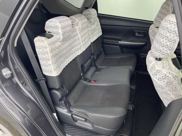 トヨタ プリウス α G 愛知県 2015(平27)年 4.3万km グレーメタリック 7人乗り/純正8インチナビ/（Bluetooth・フルセグテレビ・AM/FM）/バックカメラ/ビルトインETC/ドライブレコーダー/レーダークルーズコントロール(OP)/衝突被害軽減システム(OP)/レーンキープアシスト/ハーフレザーシート/運転席パワーシート/純正16インチアルミホイール/純正LEDヘッドライト/オートマチックハイビーム/スマートキー・プッシュスタート