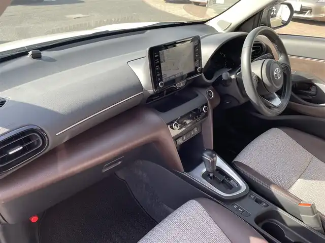 トヨタ ヤリスクロス Z 埼玉県 2021(令3)年 2.5万km ブラックマイカ/ホワイトパールクリスタルシャイン 2トーン 純正ナビ（Ｂｌｕｅｔｏｏｔｈ）/バックカメラ/ＥＴＣ２．０/モデリスタエアロ/ワンオーナー/スペアキー１本/追従走行有クルコン/パワーシート/シートヒーター/ハーフレザーシート/前後ドラレコ/MTモード付AT/純正フロアマット/純正アルミホイール/LEDヘッドライト/ダブルエアバッグ/衝突被害軽減システム/オートライト/オートマチックハイビーム/BSM/クリアランスソナー