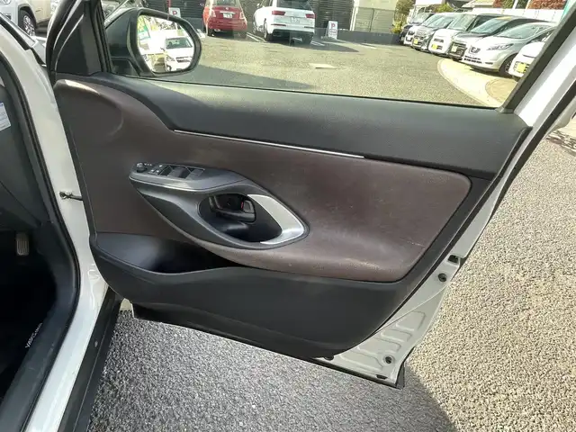 トヨタ ヤリスクロス Z 埼玉県 2021(令3)年 2.5万km ブラックマイカ/ホワイトパールクリスタルシャイン 2トーン 純正ナビ（Ｂｌｕｅｔｏｏｔｈ）/バックカメラ/ＥＴＣ２．０/モデリスタエアロ/ワンオーナー/スペアキー１本/追従走行有クルコン/パワーシート/シートヒーター/ハーフレザーシート/前後ドラレコ/MTモード付AT/純正フロアマット/純正アルミホイール/LEDヘッドライト/ダブルエアバッグ/衝突被害軽減システム/オートライト/オートマチックハイビーム/BSM/クリアランスソナー