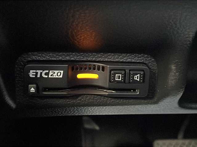 ホンダ ヴェゼル ハイブリッド e:HEV Z 愛知県 2023(令5)年 1.9万km プラチナホワイトパール /禁煙車//ワンオーナー//メーカーナビ//フルセグ/BT/USB/FM/AM//マルチビューカメラシステム//ハンズフリーパワーテールゲート//予約クローズ//純正18AW//HONDA SENSING//CMBS//ACC//先行車発進お知らせ//路外逸脱抑制システム//標識認識機能//踏み間違い衝突軽減システム//歩行者事故軽減システム//LKAS(車線維持支援システム）//BSM//パーキングセンサーシステム//ビルトインETC2.0//前後ドライブレコーダー//ワイヤレス充電//HONDA純正マフラーカッター(08F53-3M0)//LEDオートライト//オートハイビーム//Fフォグ//DRIVE MODE//SPORT/NORMAL/ECON//ヒルディセントコントロール//電子パーキング//BRAKE HOLD//プッシュスタート//黒ハーフレザーシート//前席シートヒーター//革巻ステアリング//パドルシフト//ステアリングヒーター//防眩ルームミラー//ステアリングスイッチ//純正フロアマット//リアサンシェード//USB充電//新車時保証書//取扱説明書/ナビ取説//スマートキー//スマートスペアキー