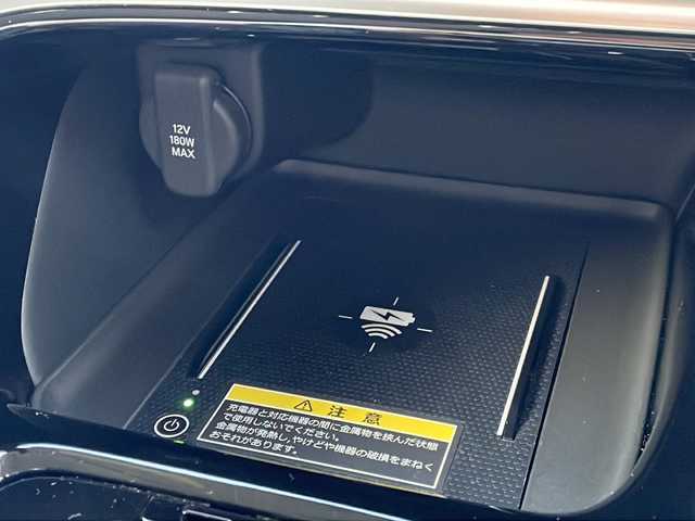 ホンダ ヴェゼル ハイブリッド e:HEV Z 愛知県 2023(令5)年 1.9万km プラチナホワイトパール /禁煙車//ワンオーナー//メーカーナビ//フルセグ/BT/USB/FM/AM//マルチビューカメラシステム//ハンズフリーパワーテールゲート//予約クローズ//純正18AW//HONDA SENSING//CMBS//ACC//先行車発進お知らせ//路外逸脱抑制システム//標識認識機能//踏み間違い衝突軽減システム//歩行者事故軽減システム//LKAS(車線維持支援システム）//BSM//パーキングセンサーシステム//ビルトインETC2.0//前後ドライブレコーダー//ワイヤレス充電//HONDA純正マフラーカッター(08F53-3M0)//LEDオートライト//オートハイビーム//Fフォグ//DRIVE MODE//SPORT/NORMAL/ECON//ヒルディセントコントロール//電子パーキング//BRAKE HOLD//プッシュスタート//黒ハーフレザーシート//前席シートヒーター//革巻ステアリング//パドルシフト//ステアリングヒーター//防眩ルームミラー//ステアリングスイッチ//純正フロアマット//リアサンシェード//USB充電//新車時保証書//取扱説明書/ナビ取説//スマートキー//スマートスペアキー