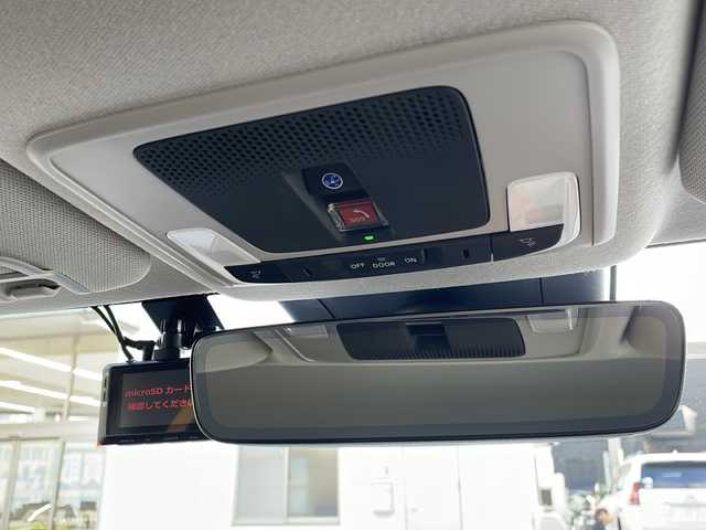 ホンダ ヴェゼル ハイブリッド e:HEV Z 愛知県 2023(令5)年 1.9万km プラチナホワイトパール /禁煙車//ワンオーナー//メーカーナビ//フルセグ/BT/USB/FM/AM//マルチビューカメラシステム//ハンズフリーパワーテールゲート//予約クローズ//純正18AW//HONDA SENSING//CMBS//ACC//先行車発進お知らせ//路外逸脱抑制システム//標識認識機能//踏み間違い衝突軽減システム//歩行者事故軽減システム//LKAS(車線維持支援システム）//BSM//パーキングセンサーシステム//ビルトインETC2.0//前後ドライブレコーダー//ワイヤレス充電//HONDA純正マフラーカッター(08F53-3M0)//LEDオートライト//オートハイビーム//Fフォグ//DRIVE MODE//SPORT/NORMAL/ECON//ヒルディセントコントロール//電子パーキング//BRAKE HOLD//プッシュスタート//黒ハーフレザーシート//前席シートヒーター//革巻ステアリング//パドルシフト//ステアリングヒーター//防眩ルームミラー//ステアリングスイッチ//純正フロアマット//リアサンシェード//USB充電//新車時保証書//取扱説明書/ナビ取説//スマートキー//スマートスペアキー