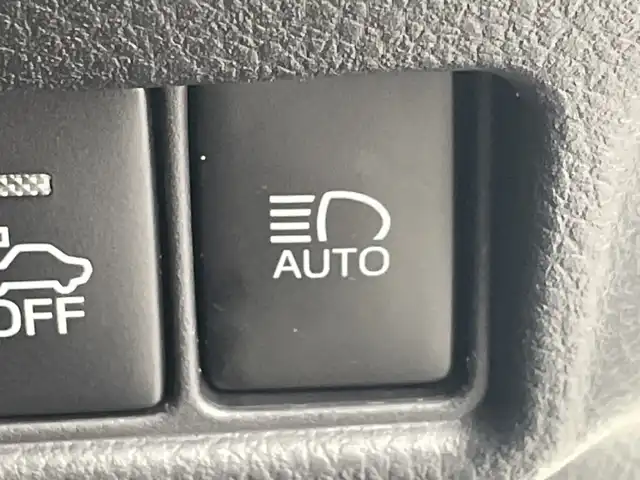 トヨタ Ｃ－ＨＲ G 群馬県 2019(平31)年 5.3万km ホワイトパールクリスタルシャイン 9型ナビ　バックカメラ　衝突被害軽減ブレーキ　アダプティブクルーズコントロール　ETC 純正ドラレコ　レーンキープアシスト　電動サイドブレーキ　LED　オートライト　ハーフレザー　スマートキー　禁煙車