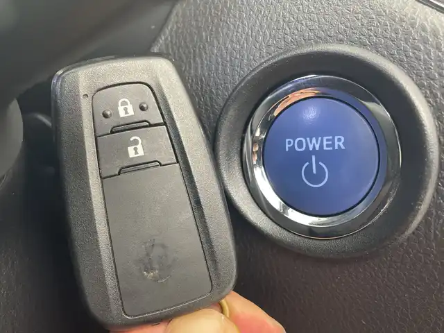 トヨタ Ｃ－ＨＲ G 群馬県 2019(平31)年 5.3万km ホワイトパールクリスタルシャイン 9型ナビ　バックカメラ　衝突被害軽減ブレーキ　アダプティブクルーズコントロール　ETC 純正ドラレコ　レーンキープアシスト　電動サイドブレーキ　LED　オートライト　ハーフレザー　スマートキー　禁煙車