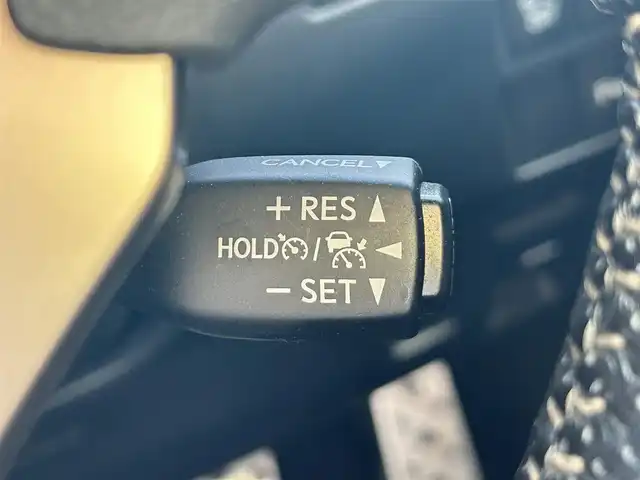 レクサス ＩＳ 300h Fスポーツ 愛媛県 2019(令1)年 7.4万km ホワイトノーヴァガラスフレーク 純正ナビ（Bluetooth/フルセグTV/DVD・Blu-ray再生）/ETC/前方ドライブレコーダー/アダプティブクルーズコントロール/バックカメラ/パワーシート/シートヒーター/ステアリングヒーター/カードキー/純正フロアマット/純正アルミホイール/前後コーナーセンサー/オートマチックハイビーム/LEDヘッドライト/カーテンエアバッグ