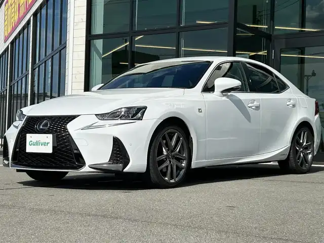 レクサス ＩＳ 300h Fスポーツ 愛媛県 2019(令1)年 7.4万km ホワイトノーヴァガラスフレーク 純正ナビ（Bluetooth/フルセグTV/DVD・Blu-ray再生）/ETC/前方ドライブレコーダー/アダプティブクルーズコントロール/バックカメラ/パワーシート/シートヒーター/ステアリングヒーター/カードキー/純正フロアマット/純正アルミホイール/前後コーナーセンサー/オートマチックハイビーム/LEDヘッドライト/カーテンエアバッグ