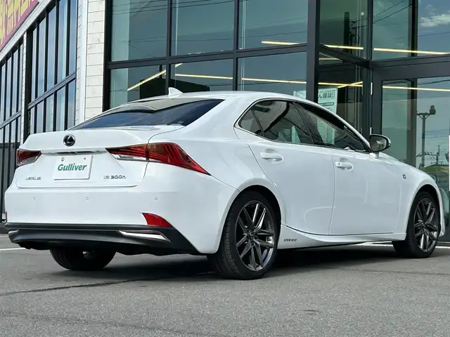 レクサス ＩＳ 300h Fスポーツ 愛媛県 2019(令1)年 7.4万km ホワイトノーヴァガラスフレーク 純正ナビ（Bluetooth/フルセグTV/DVD・Blu-ray再生）/ETC/前方ドライブレコーダー/アダプティブクルーズコントロール/バックカメラ/パワーシート/シートヒーター/ステアリングヒーター/カードキー/純正フロアマット/純正アルミホイール/前後コーナーセンサー/オートマチックハイビーム/LEDヘッドライト/カーテンエアバッグ