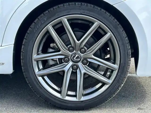 レクサス ＩＳ 300h Fスポーツ 愛媛県 2019(令1)年 7.4万km ホワイトノーヴァガラスフレーク 純正ナビ（Bluetooth/フルセグTV/DVD・Blu-ray再生）/ETC/前方ドライブレコーダー/アダプティブクルーズコントロール/バックカメラ/パワーシート/シートヒーター/ステアリングヒーター/カードキー/純正フロアマット/純正アルミホイール/前後コーナーセンサー/オートマチックハイビーム/LEDヘッドライト/カーテンエアバッグ