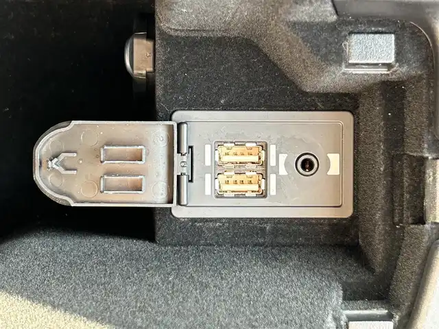レクサス ＩＳ 300h Fスポーツ 愛媛県 2019(令1)年 7.4万km ホワイトノーヴァガラスフレーク 純正ナビ（Bluetooth/フルセグTV/DVD・Blu-ray再生）/ETC/前方ドライブレコーダー/アダプティブクルーズコントロール/バックカメラ/パワーシート/シートヒーター/ステアリングヒーター/カードキー/純正フロアマット/純正アルミホイール/前後コーナーセンサー/オートマチックハイビーム/LEDヘッドライト/カーテンエアバッグ