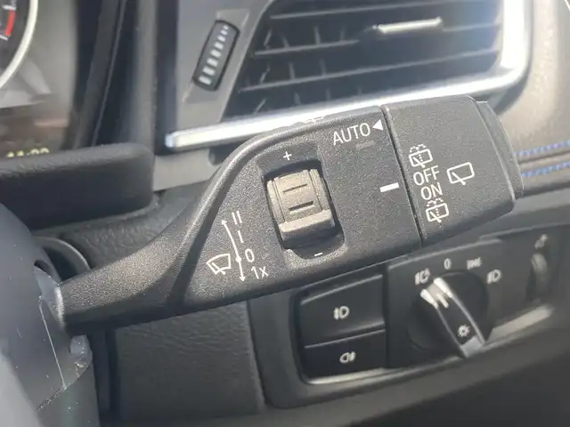 ＢＭＷ ２１８ｉ アクティブツアラー Mスポーツ 熊本県 2015(平27)年 14.3万km パール 純正ナビ/・AM/FM/CD/DVD/BT/AUX/・バックカメラ/衝突軽減ブレーキ/車線逸脱防止装置/横滑り防止装置/クルーズコントロール/革巻きステアリング/ステアリングスイッチ/オートライト/ETC/純正フロアマット/ヘッドアップディスプレイ/アイドリングストップ/電動格納ミラー/ウインカーミラー/純正アルミホイール