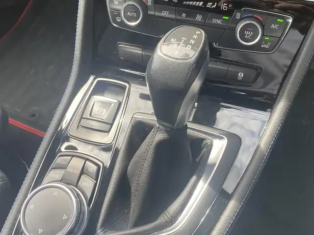 ＢＭＷ ２１８ｉ アクティブツアラー Mスポーツ 熊本県 2015(平27)年 14.3万km パール 純正ナビ/・AM/FM/CD/DVD/BT/AUX/・バックカメラ/衝突軽減ブレーキ/車線逸脱防止装置/横滑り防止装置/クルーズコントロール/革巻きステアリング/ステアリングスイッチ/オートライト/ETC/純正フロアマット/ヘッドアップディスプレイ/アイドリングストップ/電動格納ミラー/ウインカーミラー/純正アルミホイール