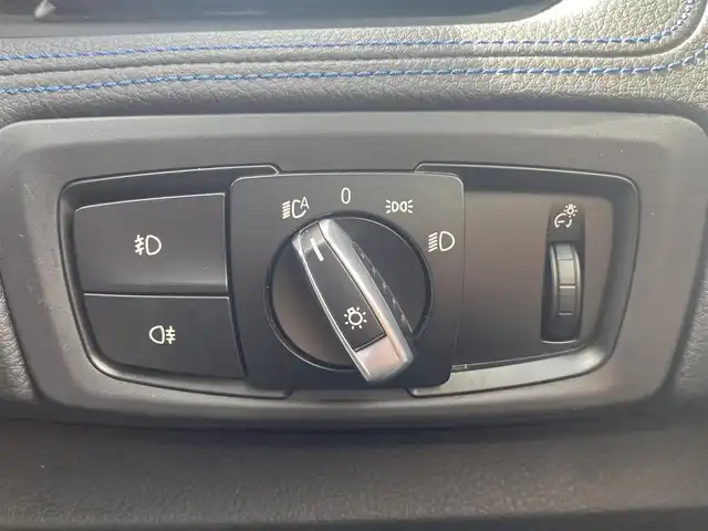 ＢＭＷ ２１８ｉ アクティブツアラー Mスポーツ 熊本県 2015(平27)年 14.3万km パール 純正ナビ/・AM/FM/CD/DVD/BT/AUX/・バックカメラ/衝突軽減ブレーキ/車線逸脱防止装置/横滑り防止装置/クルーズコントロール/革巻きステアリング/ステアリングスイッチ/オートライト/ETC/純正フロアマット/ヘッドアップディスプレイ/アイドリングストップ/電動格納ミラー/ウインカーミラー/純正アルミホイール