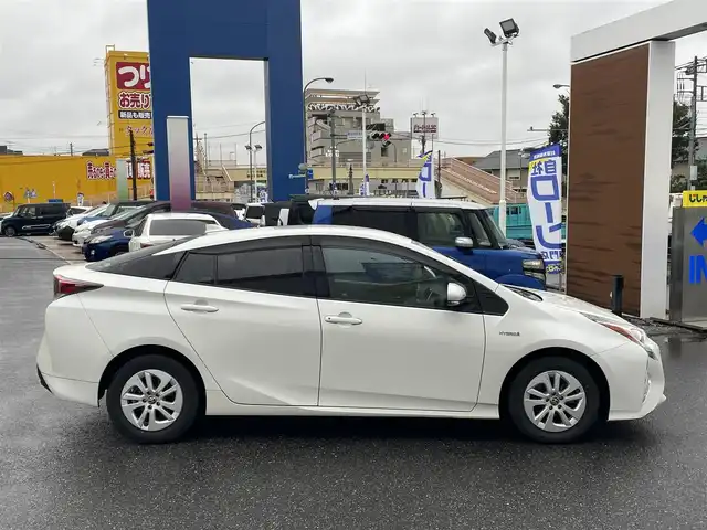 トヨタ プリウス S 千葉県 2016(平28)年 13.9万km ホワイトパールクリスタルシャイン (株)IDOMが運営する【じしゃロン八千代店】の自社ローン専用車両になります。こちらは現金またはオートローンご利用時の価格です。自社ローンご希望の方は別途その旨お申付け下さい/社外ナビ/社外CD/SD/BT/DTV/バックカメラ/LEDライト/LEDフォグ/スマートキー