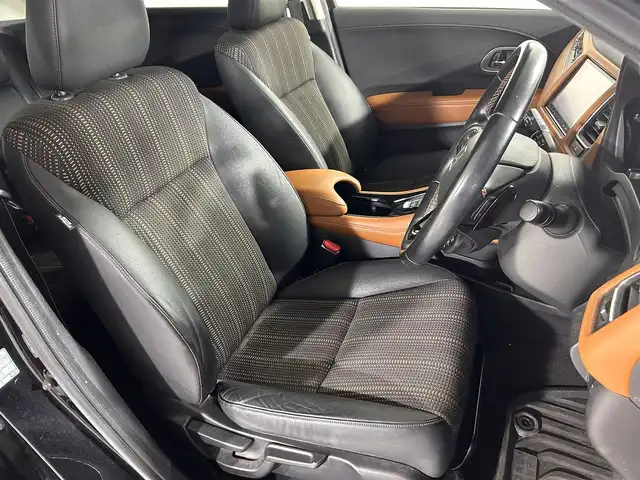 ホンダ ヴェゼル ハイブリッド Z ホンダセンシング 佐賀県 2017(平29)年 4.1万km クリスタルブラックパール 純正９型ナビ/（フルセグTV/AM/FM/Bluetooth/HDMI）/衝突軽減システム/バックカメラ/クルーズコントロール/ハーフレザーシート/シートヒーター/純正17インチアルミホイール/純正フロアマット/ルーフレール/ＬＥＤヘッドライト/フォグライト/オートライト/オートマチックハイビーム/ドアバイザー/ステアリングリモコン/革巻きステアリング/スマートキー/プッシュスタート/横滑り防止装置/盗難防止装置