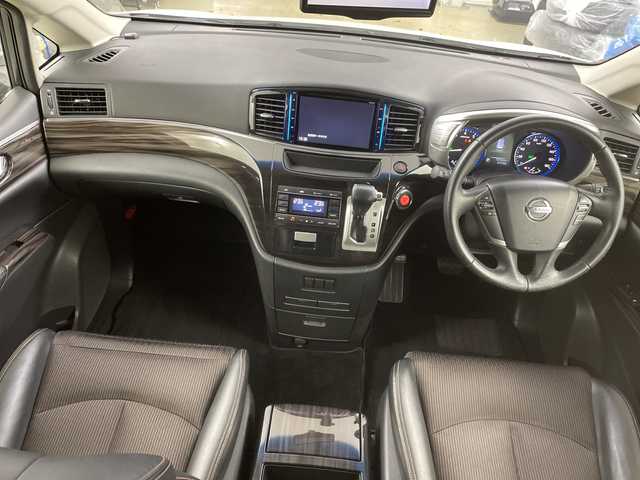 日産 エルグランド 250ハイウェイスター 道央・札幌 2014(平26)年 15.8万km ブリリアントホワイトパール ・4WD/・純正ナビ（MM515D-L）/・BT/CD/DVD/SD/AUX/フルセグTV/・クルーズコントロール/・両側パワースライドドア/・デジタルインナーミラー/・ハーフレザーシート/・オットマン/・ステアリングスイッチ/・LEDオートライト/・プッシュスタート/・スマートキー/・純正エンジンスターター/・ETC/・社外車高調/・積込純正サスペンション/・積込冬タイヤ純正AW付