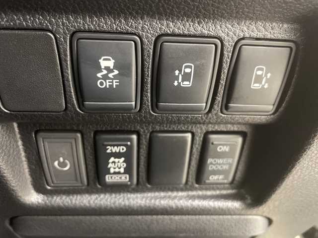 日産 エルグランド 250ハイウェイスター 道央・札幌 2014(平26)年 15.8万km ブリリアントホワイトパール ・4WD/・純正ナビ（MM515D-L）/・BT/CD/DVD/SD/AUX/フルセグTV/・クルーズコントロール/・両側パワースライドドア/・デジタルインナーミラー/・ハーフレザーシート/・オットマン/・ステアリングスイッチ/・LEDオートライト/・プッシュスタート/・スマートキー/・純正エンジンスターター/・ETC/・社外車高調/・積込純正サスペンション/・積込冬タイヤ純正AW付