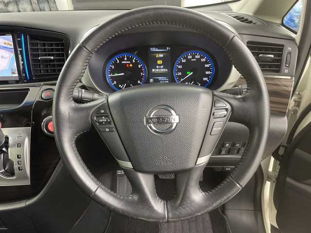 日産 エルグランド 250ハイウェイスター 道央・札幌 2014(平26)年 15.8万km ブリリアントホワイトパール ・4WD/・純正ナビ（MM515D-L）/・BT/CD/DVD/SD/AUX/フルセグTV/・クルーズコントロール/・両側パワースライドドア/・デジタルインナーミラー/・ハーフレザーシート/・オットマン/・ステアリングスイッチ/・LEDオートライト/・プッシュスタート/・スマートキー/・純正エンジンスターター/・ETC/・社外車高調/・積込純正サスペンション/・積込冬タイヤ純正AW付