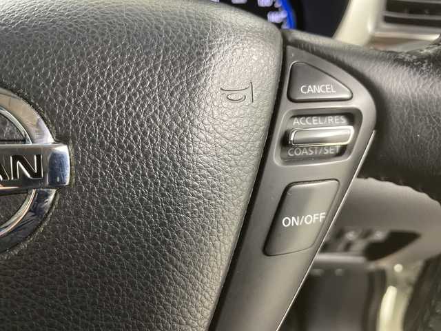 日産 エルグランド 250ハイウェイスター 道央・札幌 2014(平26)年 15.8万km ブリリアントホワイトパール ・4WD/・純正ナビ（MM515D-L）/・BT/CD/DVD/SD/AUX/フルセグTV/・クルーズコントロール/・両側パワースライドドア/・デジタルインナーミラー/・ハーフレザーシート/・オットマン/・ステアリングスイッチ/・LEDオートライト/・プッシュスタート/・スマートキー/・純正エンジンスターター/・ETC/・社外車高調/・積込純正サスペンション/・積込冬タイヤ純正AW付