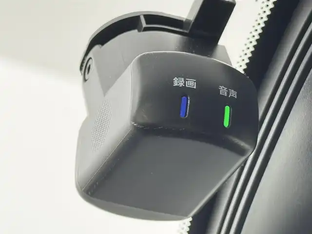 日産 セレナ ハイウェイスター V 福岡県 2020(令2)年 8万km ブリリアントホワイトパール 純正９インチナビ　/ＥＴＣ　/ドライブレコーダー　/デジタルルームミラー　/アラウンドビューモニター　/両側パワースライドドア　/プロパイロット　/エマージェンシーブレーキ　/レーンキープ　/コーナーセンサー　/ＬＥＤ