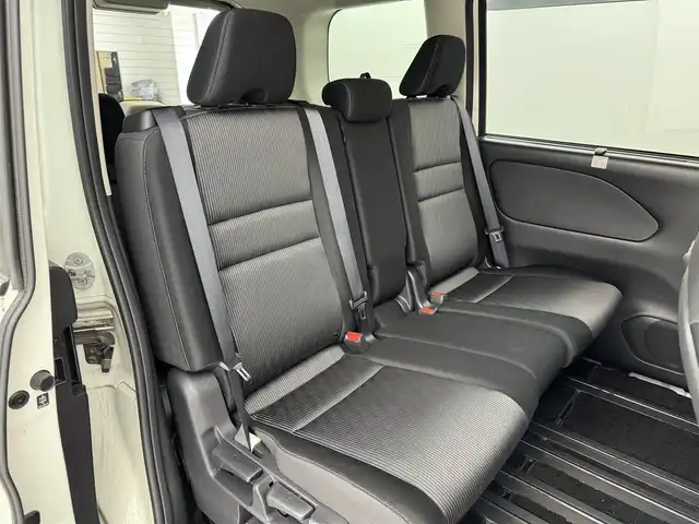 日産 セレナ ハイウェイスター V 福岡県 2020(令2)年 8万km ブリリアントホワイトパール 純正９インチナビ　/ＥＴＣ　/ドライブレコーダー　/デジタルルームミラー　/アラウンドビューモニター　/両側パワースライドドア　/プロパイロット　/エマージェンシーブレーキ　/レーンキープ　/コーナーセンサー　/ＬＥＤ