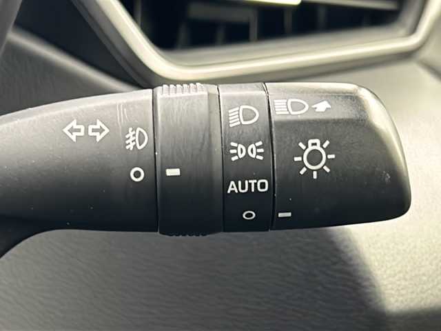 トヨタ カローラツーリング ハイブリッド ダブルバイビー 宮城県 2019(令1)年 2.8万km ホワイトパールクリスタルシャイン 純正9型ディスプレイオーディオナビ/(AM/FM/USB/BT/TV/Miracast)/バックカメラ/ビルトインETC2.0/トヨタセーフティーセンス/レーダークルーズコントロール/BSM/ハーフレザー/プッシュスタート/スマートキー/スペアキー/オートライト/オートマチックハイビーム/LEDヘッドライト/フォグランプ/ヘッドライトレベライザー/ドアバイザー/純正フロアマット/純正17インチアルミホイール/禁煙車