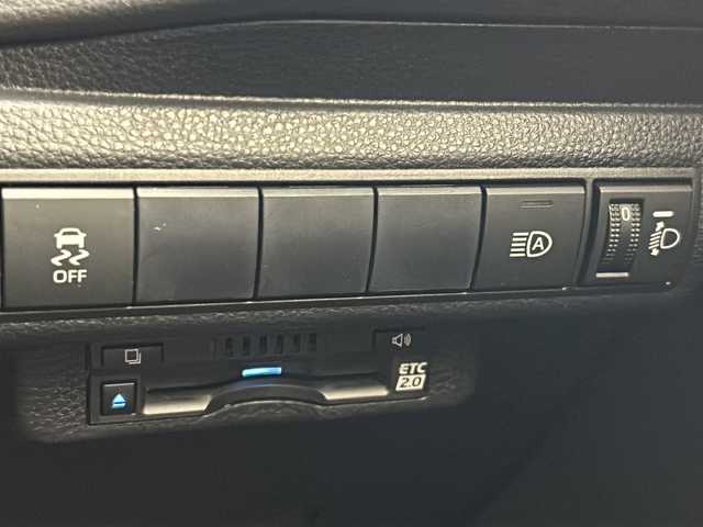 トヨタ カローラツーリング ハイブリッド ダブルバイビー 宮城県 2019(令1)年 2.8万km ホワイトパールクリスタルシャイン 純正9型ディスプレイオーディオナビ/(AM/FM/USB/BT/TV/Miracast)/バックカメラ/ビルトインETC2.0/トヨタセーフティーセンス/レーダークルーズコントロール/BSM/ハーフレザー/プッシュスタート/スマートキー/スペアキー/オートライト/オートマチックハイビーム/LEDヘッドライト/フォグランプ/ヘッドライトレベライザー/ドアバイザー/純正フロアマット/純正17インチアルミホイール/禁煙車