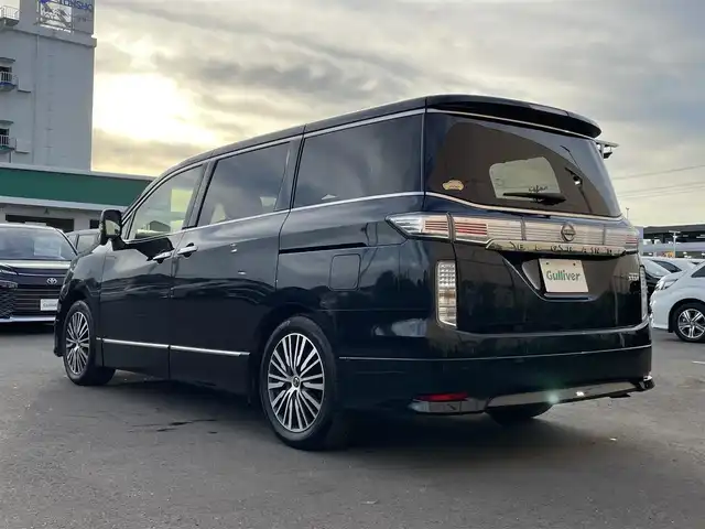 日産 エルグランド 250ハイウェイスターS 東京都 2023(令5)年 3.7万km 黒 ４ＷＤ　/純正ナビ　/両側電動ドア　/追従クルコン　/ハーフレザーシート　/ビルトインＥＴＣ　/純正１８インチＡＷ　/ＬＥＤヘッドライト　/コーナーセンサー　/オートライト　/フロアマット　/ＢＳＭ　/Ｂｌｕｅｔｏｏｔｈ