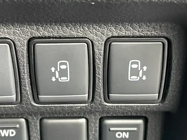 日産 エルグランド 250ハイウェイスターS 東京都 2023(令5)年 3.7万km 黒 ４ＷＤ　/純正ナビ　/両側電動ドア　/追従クルコン　/ハーフレザーシート　/ビルトインＥＴＣ　/純正１８インチＡＷ　/ＬＥＤヘッドライト　/コーナーセンサー　/オートライト　/フロアマット　/ＢＳＭ　/Ｂｌｕｅｔｏｏｔｈ