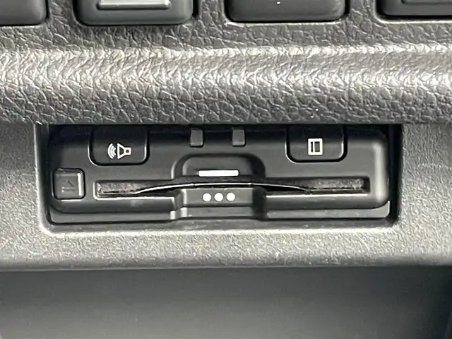 日産 エルグランド 250ハイウェイスターS 東京都 2023(令5)年 3.7万km 黒 ４ＷＤ　/純正ナビ　/両側電動ドア　/追従クルコン　/ハーフレザーシート　/ビルトインＥＴＣ　/純正１８インチＡＷ　/ＬＥＤヘッドライト　/コーナーセンサー　/オートライト　/フロアマット　/ＢＳＭ　/Ｂｌｕｅｔｏｏｔｈ