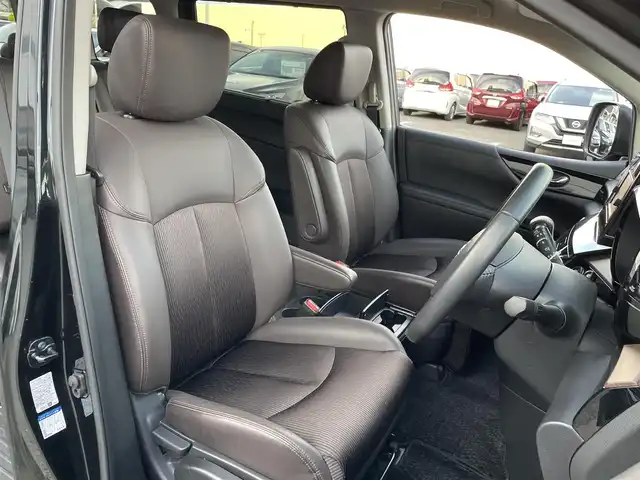 日産 エルグランド 250ハイウェイスターS 東京都 2023(令5)年 3.7万km 黒 ４ＷＤ　/純正ナビ　/両側電動ドア　/追従クルコン　/ハーフレザーシート　/ビルトインＥＴＣ　/純正１８インチＡＷ　/ＬＥＤヘッドライト　/コーナーセンサー　/オートライト　/フロアマット　/ＢＳＭ　/Ｂｌｕｅｔｏｏｔｈ