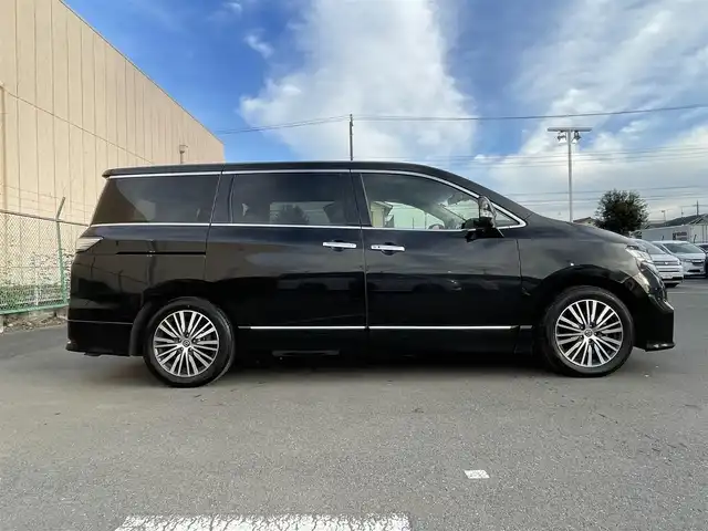 日産 エルグランド 250ハイウェイスターS 東京都 2023(令5)年 3.7万km 黒 ４ＷＤ　/純正ナビ　/両側電動ドア　/追従クルコン　/ハーフレザーシート　/ビルトインＥＴＣ　/純正１８インチＡＷ　/ＬＥＤヘッドライト　/コーナーセンサー　/オートライト　/フロアマット　/ＢＳＭ　/Ｂｌｕｅｔｏｏｔｈ