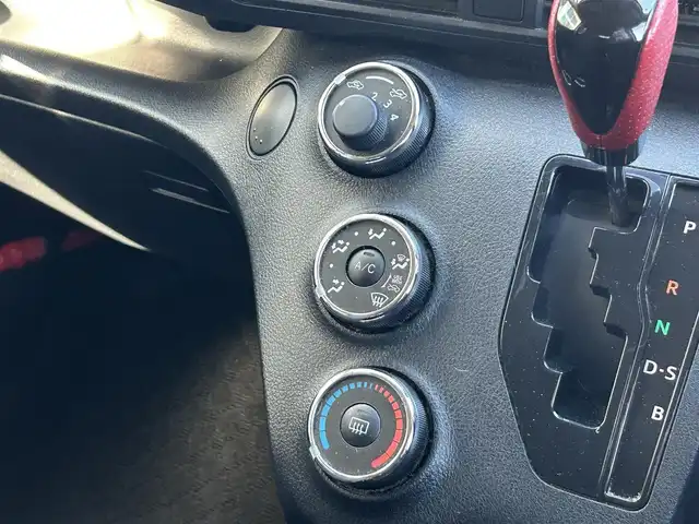 トヨタ シエンタ ファンベースX 静岡県 2019(令1)年 4.2万km センシュアルレッドマイカ 5人乗り/社外7インチナビ/（フルセグTV/FM/AM/CD/SD/Bluetooth/iPod）/バックカメラ/片側パワースライド/ドライブレコーダー/ETC/エアバッグ/ベンチシート/フルフラットシート/横滑り防止システム/アンチブレーキシステム