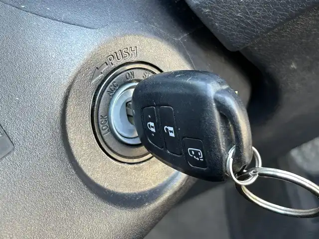 トヨタ シエンタ ファンベースX 静岡県 2019(令1)年 4.2万km センシュアルレッドマイカ 5人乗り/社外7インチナビ/（フルセグTV/FM/AM/CD/SD/Bluetooth/iPod）/バックカメラ/片側パワースライド/ドライブレコーダー/ETC/エアバッグ/ベンチシート/フルフラットシート/横滑り防止システム/アンチブレーキシステム