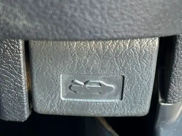 トヨタ シエンタ ファンベースX 静岡県 2019(令1)年 4.2万km センシュアルレッドマイカ 5人乗り/社外7インチナビ/（フルセグTV/FM/AM/CD/SD/Bluetooth/iPod）/バックカメラ/片側パワースライド/ドライブレコーダー/ETC/エアバッグ/ベンチシート/フルフラットシート/横滑り防止システム/アンチブレーキシステム