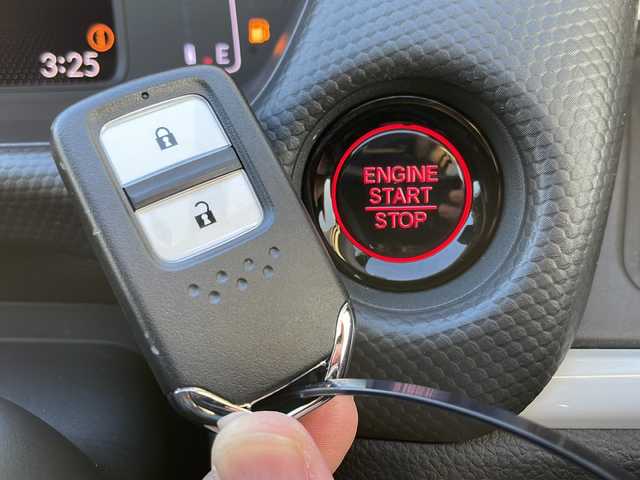 ホンダ フィット ベーシック 岩手県 2020(令2)年 3.8万km ルナシルバーM 寒冷地仕様 純正ナビ ホンダセンシング BT レーダークルーズコントロール コーナーセンサー 電動パーキングブレーキ ワイパーデアイサー ヒーター付電動格納ドアミラー オートライト スマートキー スペアキー