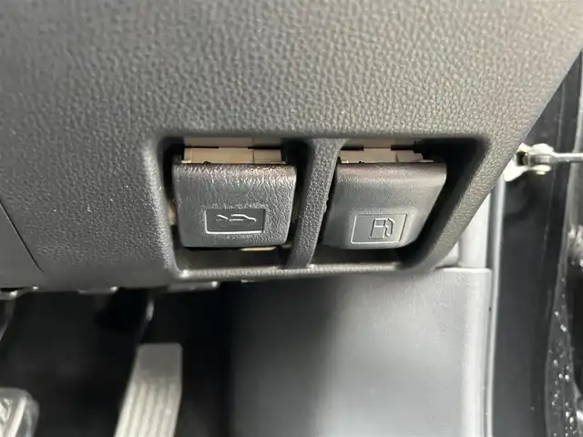 トヨタ ハリアー S 富山県 2020(令2)年 5.3万km プレシャスブラックパール 4WD/ディスプレイオーディオ/Bluetooth/バックカメラ/ブラインドスポットモニター/レーダークルーズコントロール/パーキングサポートブレーキ/ロードサインアシスト/衝突軽減システム/レーンキープアシスト/コーナーセンサー/横滑り防止装置/オートマチックハイビーム/盗難防止装置/ビルトインETC/フロアマット純正/社外AW/LEDライト/スマートキー×2/取扱説明書