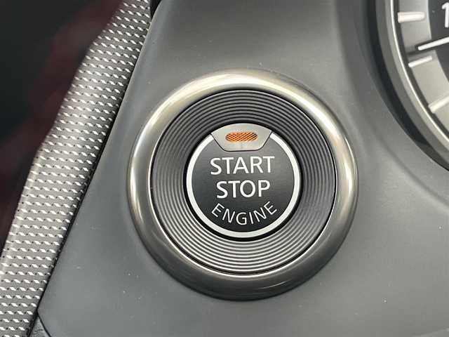 日産 スカイライン 400R 熊本県 2024(令6)年 0.8万km 黒 ワンオーナー/革シート/衝突軽減ブレーキ/純正ナビ/BOSEサウンド/アラウンドビューモニター/ビルトインETC/純正19インチAW/前後純正キャリパー/レーダークルーズ/パドルシフト/前席パワーシート・右前席シートメモリー/前席シートヒーター/LEDヘッドライト/オートライト/フォグライト/コーナーセンサー/横滑り防止装置/ウィンカーミラー/純正フロアマット/ドアバイザー/新車保証書/取扱説明書/カラー番号：DAP：ミッドナイトパープル