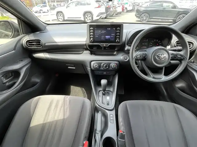 トヨタ ヤリス X 道央・札幌 2021(令3)年 1.2万km ブラック ・４WD/・衝突軽減ブレーキ/・寒冷地仕様/・純正ディスプレイオーディオ/　BT＆USB＆ラジオ/・レーダークルーズコントロール/・レーンキープアシスト/・オートライト/・ワイパー熱線/・プッシュスタート/・スマートキー/・オートハイビーム/・純正フロアマット/・ドアバイザー/・ウィンカーミラー