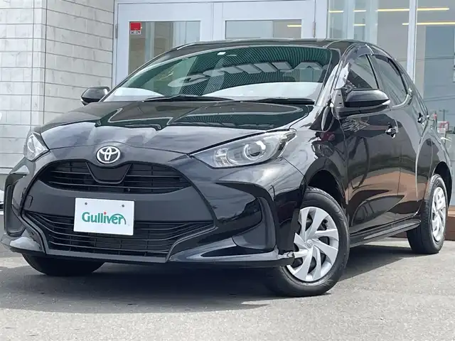 トヨタ ヤリス X 道央・札幌 2021(令3)年 1.2万km ブラック ・４WD/・衝突軽減ブレーキ/・寒冷地仕様/・純正ディスプレイオーディオ/　BT＆USB＆ラジオ/・レーダークルーズコントロール/・レーンキープアシスト/・オートライト/・ワイパー熱線/・プッシュスタート/・スマートキー/・オートハイビーム/・純正フロアマット/・ドアバイザー/・ウィンカーミラー