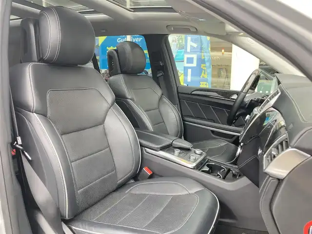メルセデス・ベンツ ＧＬ５５０ 4MATIC AMGエクスクルーシブ 長崎県 2013(平25)年 5万km イリジウムシルバー 左ハンドル車/サンルーフ/電動稼働黒革シート/(シートヒーター・エアシート)/後席モニター/プレミアムサウンド【harman/kardon】/メーカーOP・HDDナビ/(Bluetooth接続・フルセグTV・DVD再生)/全方位カメラ・バックカメラ/レーダークルーズコントロール/レーンキープアシスト/衝突被害軽減ブレーキ/後方車両接近警報/パワーバックドア/ETC/ダウンヒルアシスト/コーナーセンサー/ウッドコンビステアリング/ステアリングスイッチ/パドルシフト/LEDオートヘッドライト