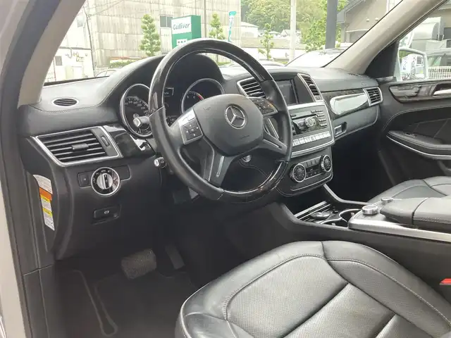 メルセデス・ベンツ ＧＬ５５０ 4MATIC AMGエクスクルーシブ 長崎県 2013(平25)年 5万km イリジウムシルバー 左ハンドル車/サンルーフ/電動稼働黒革シート/(シートヒーター・エアシート)/後席モニター/プレミアムサウンド【harman/kardon】/メーカーOP・HDDナビ/(Bluetooth接続・フルセグTV・DVD再生)/全方位カメラ・バックカメラ/レーダークルーズコントロール/レーンキープアシスト/衝突被害軽減ブレーキ/後方車両接近警報/パワーバックドア/ETC/ダウンヒルアシスト/コーナーセンサー/ウッドコンビステアリング/ステアリングスイッチ/パドルシフト/LEDオートヘッドライト