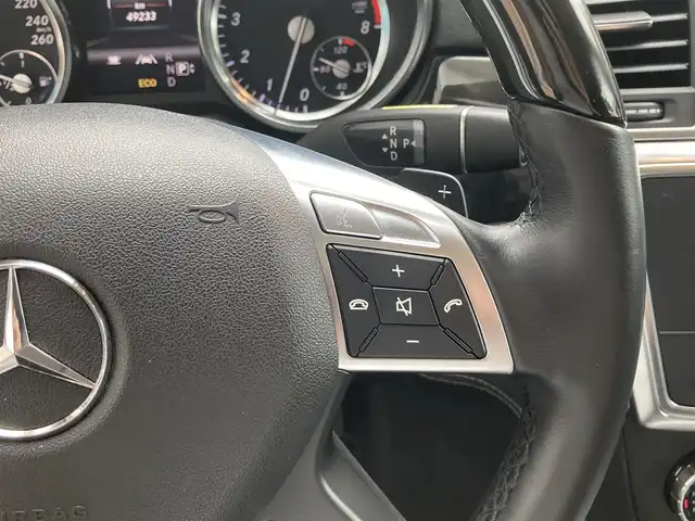 メルセデス・ベンツ ＧＬ５５０ 4MATIC AMGエクスクルーシブ 長崎県 2013(平25)年 5万km イリジウムシルバー 左ハンドル車/サンルーフ/電動稼働黒革シート/(シートヒーター・エアシート)/後席モニター/プレミアムサウンド【harman/kardon】/メーカーOP・HDDナビ/(Bluetooth接続・フルセグTV・DVD再生)/全方位カメラ・バックカメラ/レーダークルーズコントロール/レーンキープアシスト/衝突被害軽減ブレーキ/後方車両接近警報/パワーバックドア/ETC/ダウンヒルアシスト/コーナーセンサー/ウッドコンビステアリング/ステアリングスイッチ/パドルシフト/LEDオートヘッドライト