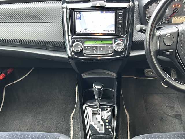 トヨタ カローラ フィールダー 1．5G エアロツアラー W×B 愛知県 2015(平27)年 13.7万km ブラックマイカ 登録時136532km/ＨＩＤヘッドライト/フォグランプ/社外１５インチアルミ/バックカメラ/純正ナビＴＶ/ＣＤ／ＤＶＤ／ＢＴ　フルセグ/純正フロアマット/ハーフレザー/革巻ハンドル/ＥＴＣ/電動格納ミラー/ミラーウインカー/保証書/取扱説明書/スマートキー×2