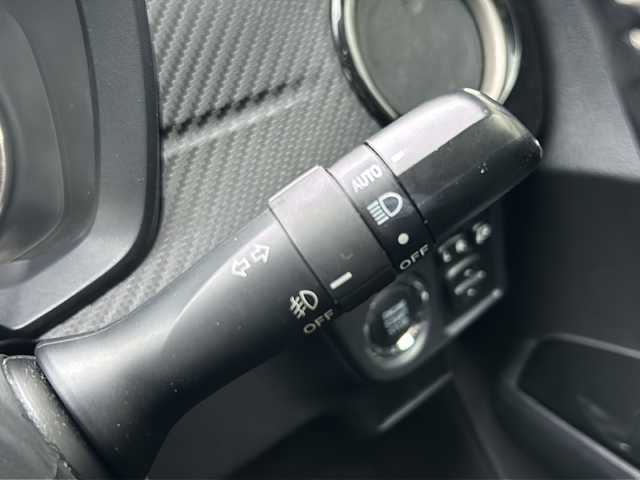 トヨタ カローラ フィールダー 1．5G エアロツアラー W×B 愛知県 2015(平27)年 13.7万km ブラックマイカ 登録時136532km/ＨＩＤヘッドライト/フォグランプ/社外１５インチアルミ/バックカメラ/純正ナビＴＶ/ＣＤ／ＤＶＤ／ＢＴ　フルセグ/純正フロアマット/ハーフレザー/革巻ハンドル/ＥＴＣ/電動格納ミラー/ミラーウインカー/保証書/取扱説明書/スマートキー×2