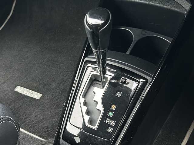 トヨタ カローラ フィールダー 1．5G エアロツアラー W×B 愛知県 2015(平27)年 13.7万km ブラックマイカ 登録時136532km/ＨＩＤヘッドライト/フォグランプ/社外１５インチアルミ/バックカメラ/純正ナビＴＶ/ＣＤ／ＤＶＤ／ＢＴ　フルセグ/純正フロアマット/ハーフレザー/革巻ハンドル/ＥＴＣ/電動格納ミラー/ミラーウインカー/保証書/取扱説明書/スマートキー×2
